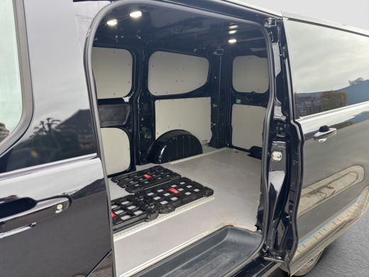 Ford Transit Custom 300 2.0 TDCI L1H1 170pk Sport Vol! | Trekhaak | 19 Inch LMV | Camera | | Achteruitrijcamera | App... ActivLease financial lease