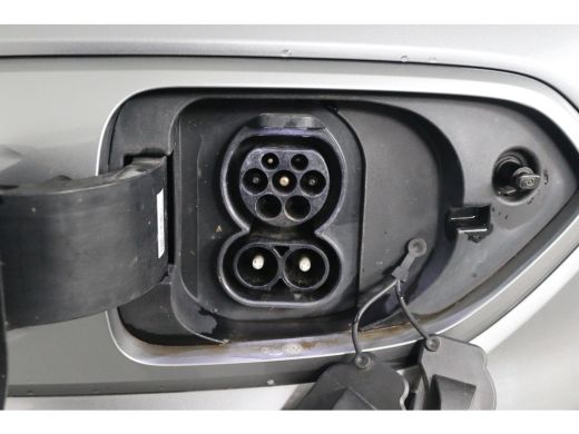 Kia e-Niro ComfortLine 64 kWh | Camera | SOH 100% | Stoel & Stuurverwarming | Cruise Control Adaptief | Navi... ActivLease financial lease