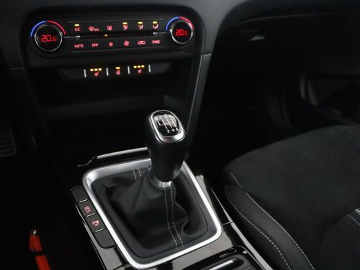 Kia ProCeed 1.4 T-GDI GT-Line | Leder/alcantara | Stuur/stoel verwarming | Climate control | Camera | Virtual... ActivLease financial lease