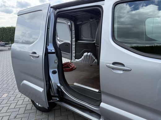 Opel Combo-e 50kWh 136 PK / AUTOMAAT / L1H1 / CAMERA / 1e EIG. / 35.706 KM! / CRUISE / AIRCO ActivLease financial lease