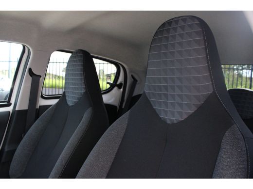 Peugeot 108 1.0 e-VTi Active | Airconditioning | Bluetooth | Mistlampen | Extra getinte ramen | Lederen stuur... ActivLease financial lease