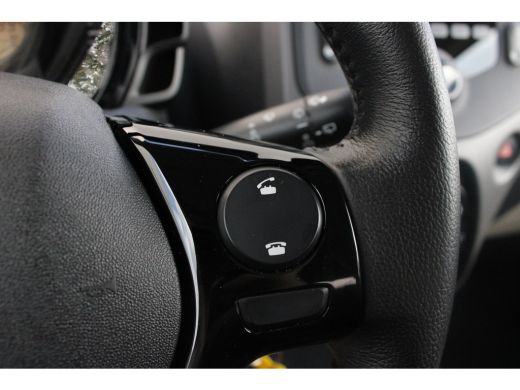 Peugeot 108 1.0 e-VTi Active | Airconditioning | Bluetooth | Mistlampen | Extra getinte ramen | Lederen stuur... ActivLease financial lease