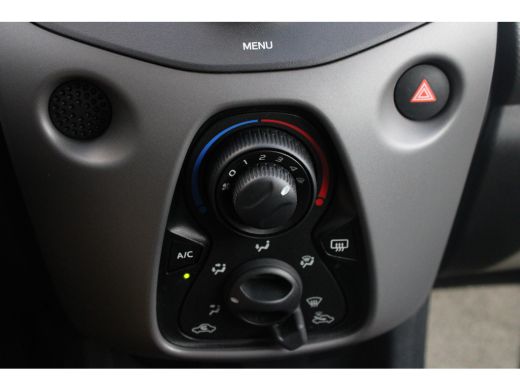 Peugeot 108 1.0 e-VTi Active | Airconditioning | Bluetooth | Mistlampen | Extra getinte ramen | Lederen stuur... ActivLease financial lease