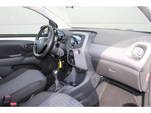 Peugeot 108 1.0 e-VTi Active | Airconditioning | Bluetooth | Mistlampen | Extra getinte ramen | Lederen stuur... ActivLease financial lease
