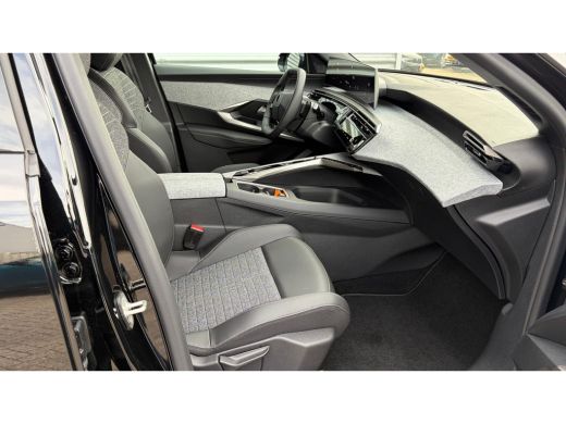 Peugeot 3008 1.2 HYBRID 145PK ALLURE AUTOMAAT / NAVI / LEDER / CLIMA / FULL-LED / 19" LMV / KEYLESS / CAMERA /... ActivLease financial lease