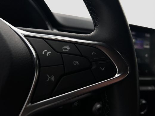 Renault Captur 1.6 E-Tech Hybrid 145 Intens Trekhaak | Stoelverwarming | Parkeersensoren | Keyless | LED | Full ... ActivLease financial lease