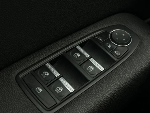 Renault Captur 1.6 E-Tech Hybrid 145 Intens Trekhaak | Stoelverwarming | Parkeersensoren | Keyless | LED | Full ... ActivLease financial lease