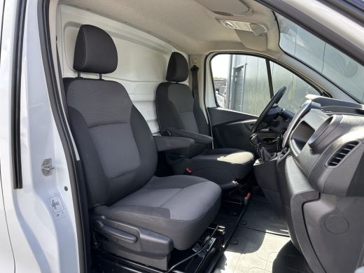 Renault Trafic 2.0 dCi 120 PK / L1H1 / 1e EIG. / **INRICHTING** / TREKHAAK / AIRCO / CRUISE / LED KOPLAMPEN ActivLease financial lease