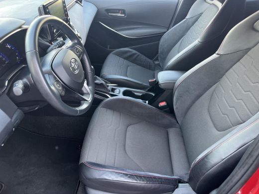 Toyota Corolla 1.8 Hybrid Executive | Navigatie | Carplay | Parkeersensoren | Dode hoek waarschuwing | 18 inch L... ActivLease financial lease