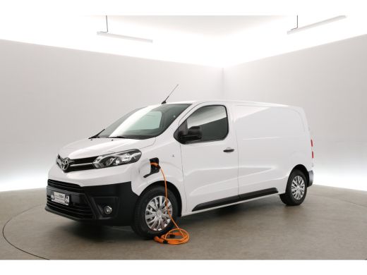 Toyota ProAce 75 kWh L2H1 Long Range | Snelladen | SOH 99% | Airco | Cruise | 3 Zits | Carplay | Parkeersens. ActivLease financial lease