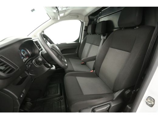 Toyota ProAce 75 kWh L2H1 Long Range | Snelladen | SOH 99% | Airco | Cruise | 3 Zits | Carplay | Parkeersens. ActivLease financial lease