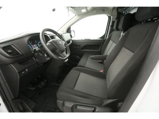Toyota ProAce 75 kWh L2H1 Long Range | Snelladen | SOH 99% | Airco | Cruise | 3 Zits | Carplay | Parkeersens. ActivLease financial lease