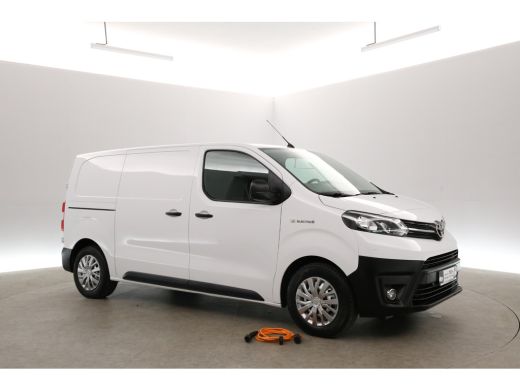 Toyota ProAce 75 kWh L2H1 Long Range | Snelladen | SOH 99% | Airco | Cruise | 3 Zits | Carplay | Parkeersens. ActivLease financial lease