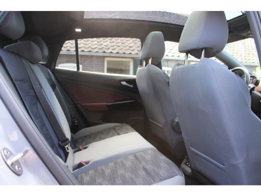 Volkswagen ID.5 Pro 77 kWh SOh 95% LED PANO NAVI TREKHAAK 83000KM!!! ActivLease financial lease