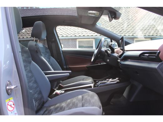 Volkswagen ID.5 Pro 77 kWh SOh 95% LED PANO NAVI TREKHAAK 83000KM!!! ActivLease financial lease