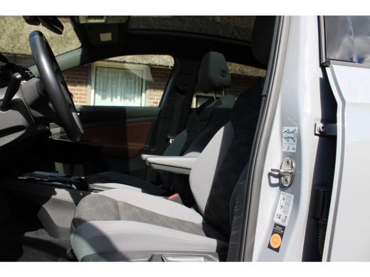 Volkswagen ID.5 Pro 77 kWh SOh 95% LED PANO NAVI TREKHAAK 83000KM!!! ActivLease financial lease
