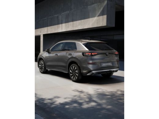 Volkswagen T-Roc Life Edition | 'App-Connect' draadloze smartphone integratie | 30,5 cm display met 2D en 3D weerg... ActivLease financial lease
