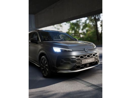 Volkswagen T-Roc Life Edition | 'App-Connect' draadloze smartphone integratie | 30,5 cm display met 2D en 3D weerg... ActivLease financial lease