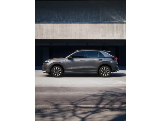 Volkswagen T-Roc Life Edition | 'App-Connect' draadloze smartphone integratie | 30,5 cm display met 2D en 3D weerg... ActivLease financial lease