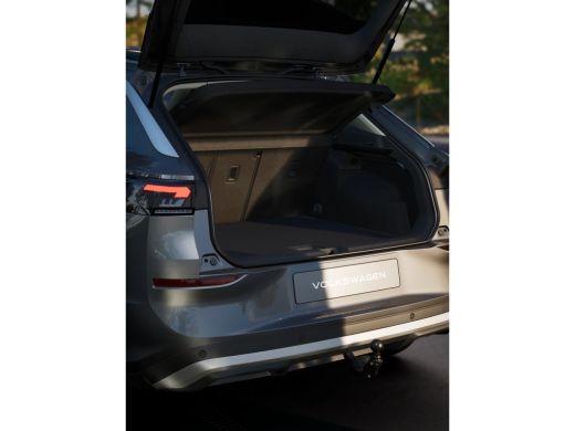 Volkswagen T-Roc Life Edition | 'App-Connect' draadloze smartphone integratie | 30,5 cm display met 2D en 3D weerg... ActivLease financial lease