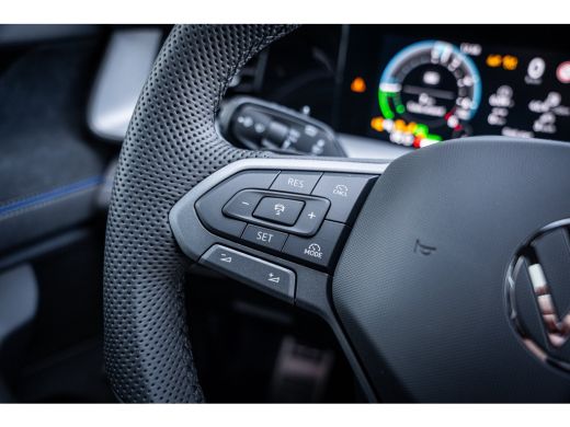 Volkswagen Tayron R-Line Edition | 'App-Connect' draadloze smartphone integratie | Automatische afstandsregeling (A... ActivLease financial lease