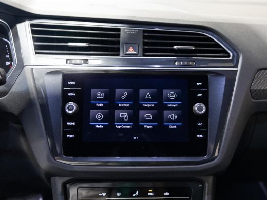 Volkswagen Tiguan 1.5 TSI 2x R-Line / 150pk / NAP / IQ Light / Automatische klimaatregeling / ActivLease financial lease