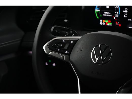 Volkswagen Tiguan 1.5 TSI eHybrid 150 kW Life SOH 100% | LED koplampen | Lichtmetalen velgen 18" | Rondomzicht camera ActivLease financial lease