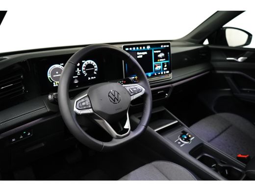 Volkswagen Tiguan 1.5 TSI eHybrid 150 kW Life SOH 100% | LED koplampen | Lichtmetalen velgen 18" | Rondomzicht camera ActivLease financial lease