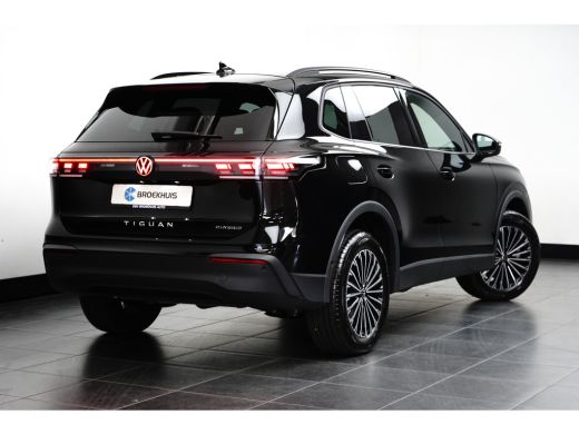 Volkswagen Tiguan 1.5 TSI eHybrid 150 kW Life SOH 100% | LED koplampen | Lichtmetalen velgen 18" | Rondomzicht camera ActivLease financial lease
