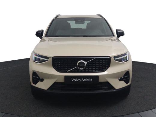 Volvo  XC40 2.0 B4 Plus Dark | Trekhaak | Sand Dune! | Haman/Kardon | Allseason | Camera | ActivLease financial lease