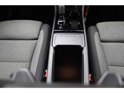 Volvo  XC40 2.0 B4 Plus Dark | Trekhaak | Sand Dune! | Haman/Kardon | Allseason | Camera | ActivLease financial lease