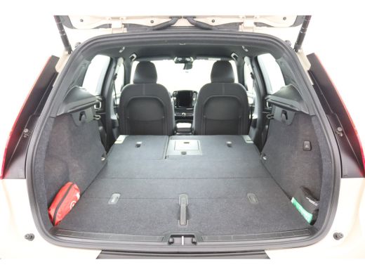 Volvo  XC40 2.0 B4 Plus Dark | Trekhaak | Sand Dune! | Haman/Kardon | Allseason | Camera | ActivLease financial lease
