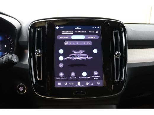 Volvo  XC40 2.0 B4 Plus Dark | Trekhaak | Sand Dune! | Haman/Kardon | Allseason | Camera | ActivLease financial lease