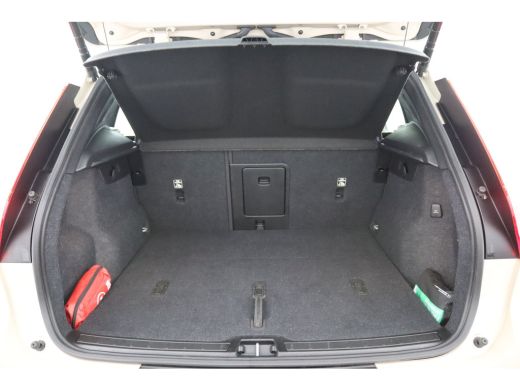 Volvo  XC40 2.0 B4 Plus Dark | Trekhaak | Sand Dune! | Haman/Kardon | Allseason | Camera | ActivLease financial lease