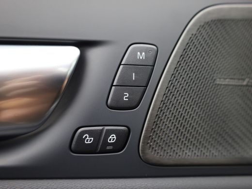 Volvo  XC60 2.0 T6 Plug-in hybrid AWD Plus Dark | Trekhaak | Panodak | Dode Hoek | 360 Camera | Harman Kardon... ActivLease financial lease