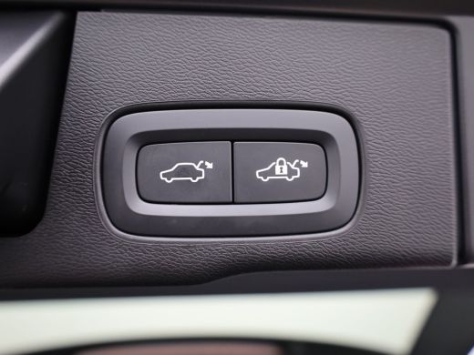 Volvo  XC60 2.0 T6 Plug-in hybrid AWD Plus Dark | Trekhaak | Panodak | Dode Hoek | 360 Camera | Harman Kardon... ActivLease financial lease