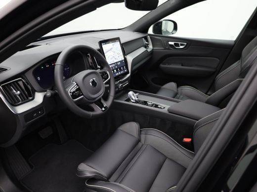 Volvo  XC60 2.0 T6 Plug-in hybrid AWD Plus Dark | Trekhaak | Panodak | Dode Hoek | 360 Camera | Harman Kardon... ActivLease financial lease