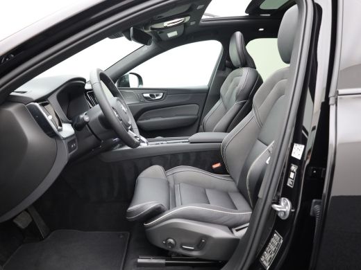 Volvo  XC60 2.0 T6 Plug-in hybrid AWD Plus Dark | Trekhaak | Panodak | Dode Hoek | 360 Camera | Harman Kardon... ActivLease financial lease