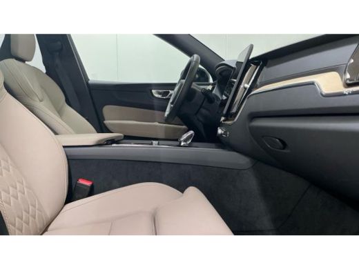 Volvo  XC60 Facelift T8 hybrid AWD Ultra Dark | Luchtvering | Trekhaak | Bowers & Wilkins | Gelamineerd + get... ActivLease financial lease