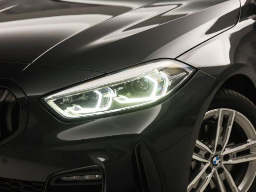 BMW 1 Serie 118i M Sport Automaat (APPLE CARPLAY, M PAKKET, GROOT NAVI, LEDER, SPORTSTOELEN, SFEERVERLICHTING... ActivLease financial lease