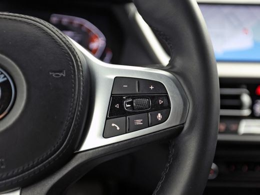 BMW 1 Serie 118i M Sport Automaat (APPLE CARPLAY, M PAKKET, GROOT NAVI, LEDER, SPORTSTOELEN, SFEERVERLICHTING... ActivLease financial lease