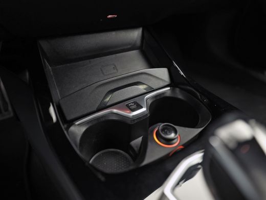 BMW 1 Serie 118i M Sport Automaat (APPLE CARPLAY, M PAKKET, GROOT NAVI, LEDER, SPORTSTOELEN, SFEERVERLICHTING... ActivLease financial lease