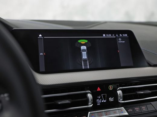 BMW 1 Serie 118i M Sport Automaat (APPLE CARPLAY, M PAKKET, GROOT NAVI, LEDER, SPORTSTOELEN, SFEERVERLICHTING... ActivLease financial lease