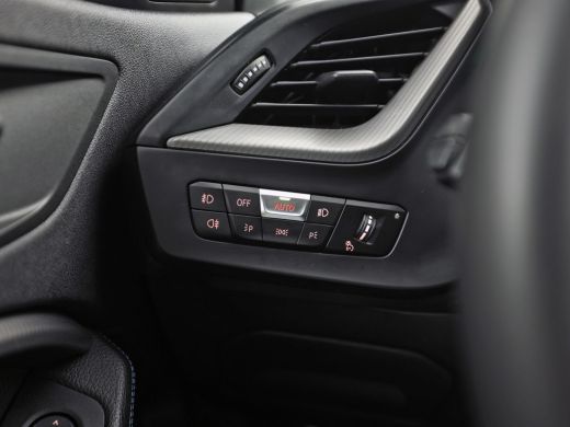 BMW 1 Serie 118i M Sport Automaat (APPLE CARPLAY, M PAKKET, GROOT NAVI, LEDER, SPORTSTOELEN, SFEERVERLICHTING... ActivLease financial lease