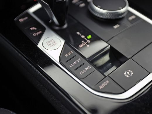 BMW 1 Serie 118i M Sport Automaat (APPLE CARPLAY, M PAKKET, GROOT NAVI, LEDER, SPORTSTOELEN, SFEERVERLICHTING... ActivLease financial lease