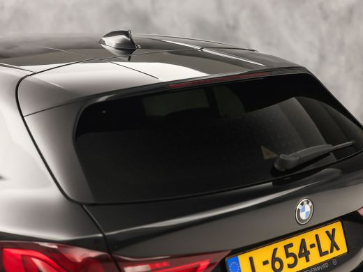 BMW 1 Serie 118i M Sport Automaat (APPLE CARPLAY, M PAKKET, GROOT NAVI, LEDER, SPORTSTOELEN, SFEERVERLICHTING... ActivLease financial lease