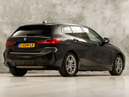 BMW 1 Serie 118i M Sport Automaat (APPLE CARPLAY, M PAKKET, GROOT NAVI, LEDER, SPORTSTOELEN, SFEERVERLICHTING... ActivLease financial lease