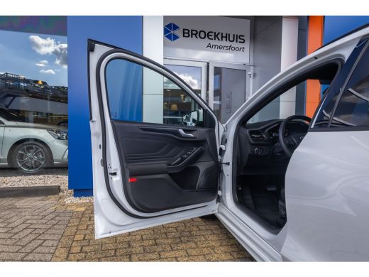 Ford Focus 1.0 EcoBoost Hybrid ST Line | Cruise control | Parkeersensoren Voor/Achter | Apple Carplay/Androi... ActivLease financial lease