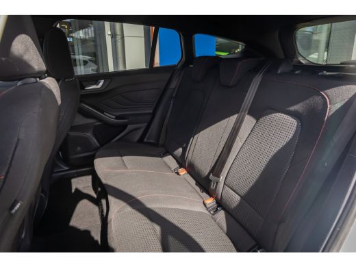 Ford Focus 1.0 EcoBoost Hybrid ST Line | Cruise control | Parkeersensoren Voor/Achter | Apple Carplay/Androi... ActivLease financial lease
