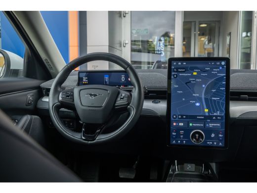 Ford Mustang Mach-E Mach-E RWD 75 kWh | Panoramadak | LEDER | Apple Carplay | L.M. Velgen | Trekhaak | Achteruitrijca... ActivLease financial lease